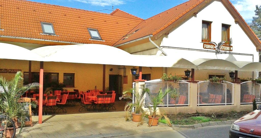 Hotel Turul Etterem Es Panzio Kaposvár Exteriér fotografie